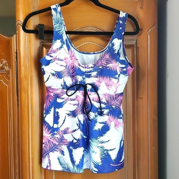 Cute bathing suit top. SIZE MEDIUM. Blue and pink palm tree design. CUTE - Picture 1 of 7